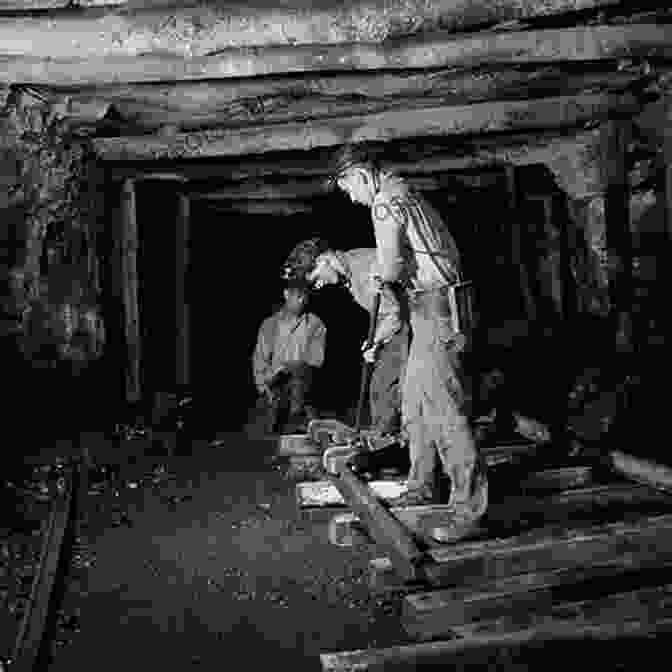 Vintage Photograph Of Coal Miners At Work In Carbondale Carbondale (Images Of America) James J Racht